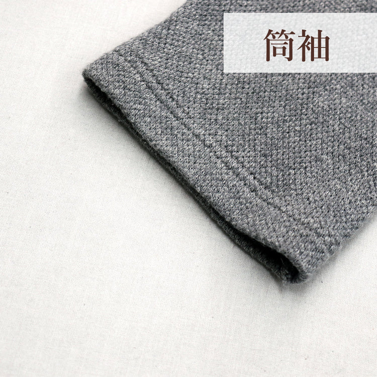 カバーステッチの筒袖のジャケットの袖口